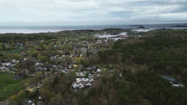 小さな町の家 海の空中風景 — ストック動画