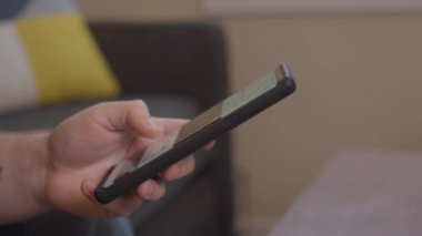 4K numaralı telefondan kayan kişi