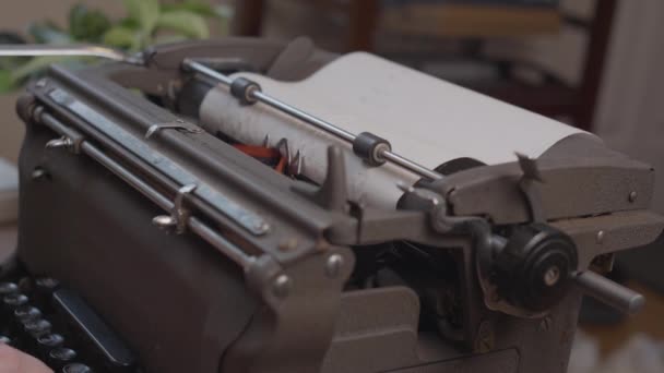 Fita Máquina Escrever Vintage Carruagem Uso — Vídeo de Stock