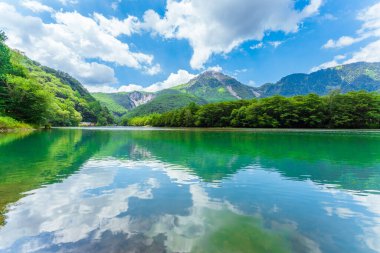 Japonya yazın Kamikochi Alpleri