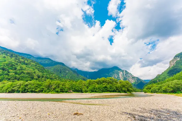 Japonya yazın Kamikochi Alpleri