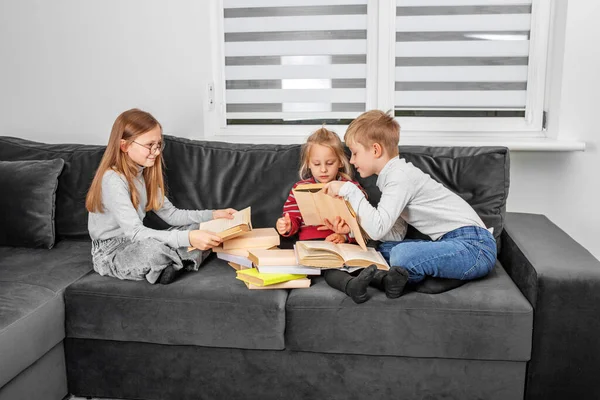 Happy Family Children Sitting Sofa Home — Stock Photo, Image