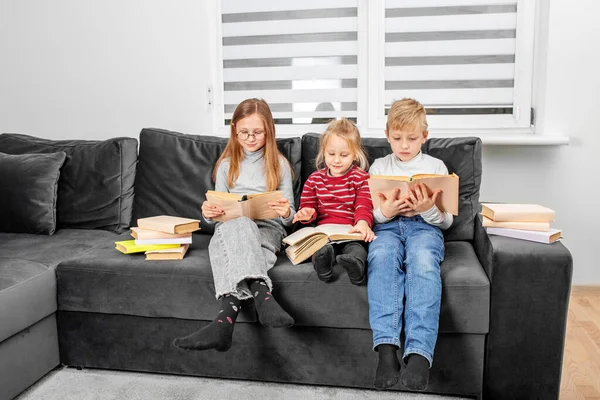 Happy Family Children Reading Book Home — Stock Photo, Image