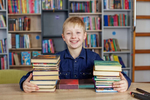 Child Boy Reads Book Bookshelves Library Bookstore Concept Education Knowledge — 图库照片