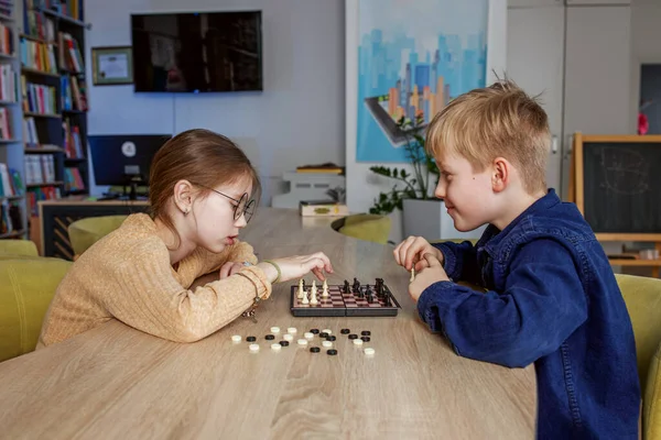 Caucasian Boy Girl Playing Chess Sitting Together Table School Little — Stock Photo, Image