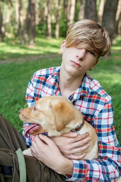 Teenage Boy Hugs Labrador Dog Park Summer Friendship Pets Concept — Stock Photo, Image