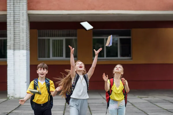 Terug Naar School Begin Van Schoollessen Drie Schoolkinderen Vermaken Zich — Stockfoto