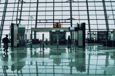 Kapı 12 Soekarno-Hatta Havalimanı, Jakarta 'nın 3 numaralı terminalinde yer almaktadır..
