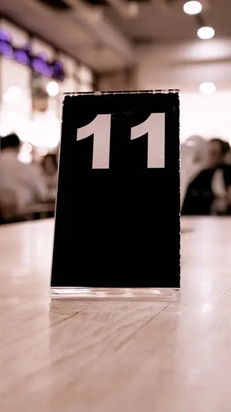 Bir restoranda bulunan 11 numaralı masa numarası..