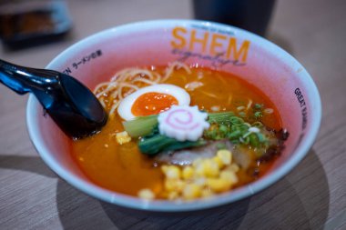 Ramen servis eden bir Japon restoranı..