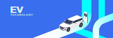 EV Teknoloji kavramı, temiz ve akıllı taşımacılıktaki yeniliği sembolize eden, gelecekçi mavi bir yolda modern bir istasyonda şarj olan beyaz elektrikli bir SUV içeriyor..