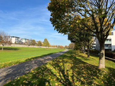 Weg 'in bitkisi Park Szene mit Weg