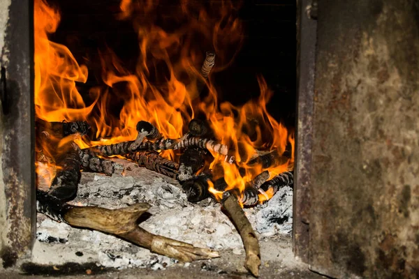 Сжигание Древесного Угля Костре — стоковое фото
