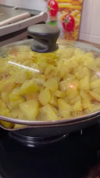 Їжа Щоб Їсти Гриби Цибуля Картопля Сир Кухня Приготування Їжі — стокове відео