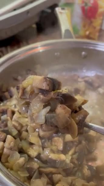 Cibo Mangiare Funghi Cipolle Patate Formaggio Cucina Cucina Gustoso Sano — Video Stock