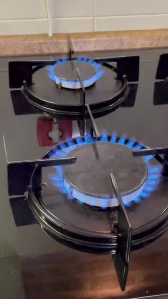 Gas Feuer Hitze Sicherheit Gefahr Feuer Haus Küche Wasserkocher Kochen — Stockvideo