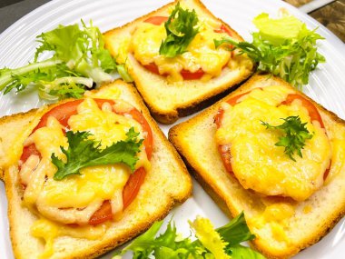 Sandviç, peynir, basit yemek, domates, biber, yeşillik, salata, tabak, kırmızı, renkler, vitaminler, masa, mutfak, yemek, fırın, fırın