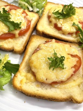 Sandviç, peynir, basit yemek, domates, biber, yeşillik, salata, tabak, kırmızı, renkler, vitaminler, masa, mutfak, yemek, fırın, fırın