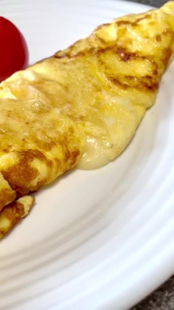 Omlet Yumurta Sade Yemek Sandviç Domates Tabak Mutfak Yemek Kullanışlı — Stok video