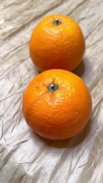Oranje Sinaasappels Sinaasappel Fruit Vitaminen Gezondheid Lente Lekker Nuttig Veganistisch — Stockvideo