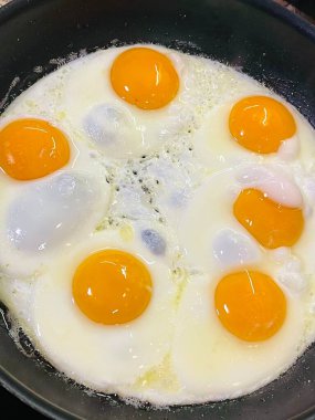 Yumurta, yumurta, kızartma, yağ, tava, mutfak, kızartma, pişirme, protein, lezzetli, sarı, beyaz, çırpılmış yumurta.