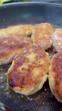 Pirzola, et, tavuk, kızartma, tava, mutfak, yemek, yemek, kalori, soba, gaz, ateş.