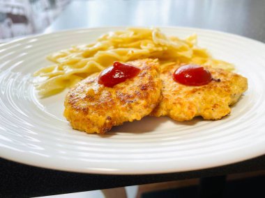 Pirzola, et, tavuk, mutfak, yemek, boynuz, yaylar, makarna, kızartma, yemek, yemek, tereyağı, yağ, kalori, protein, kolesterol, gaz, elektrik, tava, tencere, pencere, kahvaltı, sabah, öğle yemeği