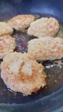 Pirzola, et, tavuk, mutfak, yemek, boynuz, yaylar, makarna, kızartma, yemek, yemek, tereyağı, yağ, kalori, protein, kolesterol, gaz, elektrik, tava, tencere, pencere, kahvaltı, sabah, öğle yemeği