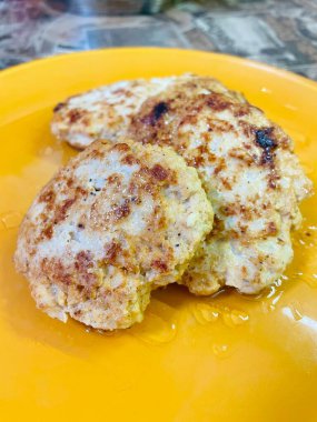 Tavuk, pirzola, toplar, et, ev, mutfak, yemek, yemek, lezzetli, kalori, yağ, ateş, gaz, soba, kızartma tavası, çatırtı, yağ, yağ, tabak, masa