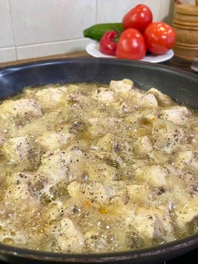 Tavuk, sebze, kızartma, et, ev, mutfak, yemek, yemek, lezzetli, kalori, yağ, ateş, gaz, soba, kızartma tavası, çatırtı, yağ, yağ, soba, masa.