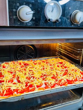 Fırın, pasta, pizza, un, hamur, kalori, yemek, ürün, yemek, lezzetli, iştah açıcı, peynir, domates, biber, evde, mutfak, masa, fırın, fırın