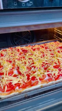 Fırın, pasta, pizza, un, hamur, kalori, yemek, ürün, yemek, lezzetli, iştah açıcı, peynir, domates, biber, evde, mutfak, masa, fırın, fırın