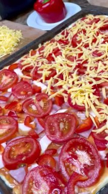 Fırın, pasta, pizza, un, hamur, kalori, yemek, ürün, yemek, lezzetli, iştah açıcı, peynir, domates, biber, evde, mutfak, masa, fırın, fırın