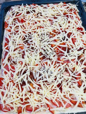 Pasta, pizza, un, hamur, kalori, yemek, ürün, yemek, lezzetli, iştah açıcı, peynir, domates, biber, evde, mutfakta, masada.