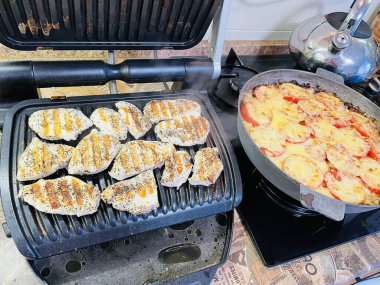 Et, tavuk, ızgara, protein, yağ, kızarmış, sebze, peynir, domates, mutfak, yemek, yemek.