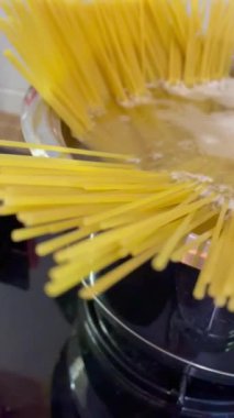 Makarna, makarna, makarna, aşçı, gaz, kaynar su, mutfak, durum, kullanışlı, lezzetli, mutfak, yemek, yemek.