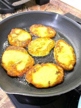 Derun, hamur köftesi, börek, kızartma, lezzetli, yağ, patates, un, kabak, mutfak, aşçı, ateş, gaz, çatırtı, konfor, kızartma tavası