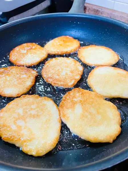 Hamur köftesi, börek, kızartma, lezzetli, yağ, patates, un, tabak, lezzetli, mutfak, yemek, ateş, gaz, çatırtı, konfor, kızartma tavası,