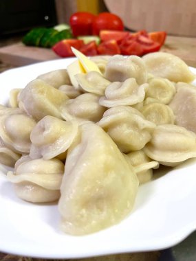 Hamur köftesi, hamur köftesi, yemek, tabak, domates, mutfak, yemek, iştah açıcı, lezzetli ürünler, ürünler, güzel.