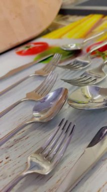 Çatal, kaşık, bıçak, çatal, kaşık, bıçak, bıçak, mutfak, masa, yemek, demir, çatal bıçak, servis, hayat, konfor, temiz, ışık