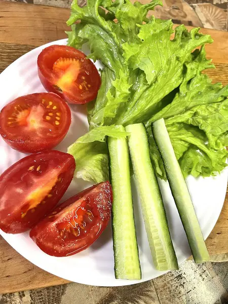 Sebze, yeşillik, marul, domates, salatalık, vitamin, vegan, botanik, sağlık, tabak, lezzetli, öğle yemeği, kahvaltı.