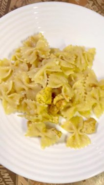 Boynuzlar, makarna, yaylar, yemek, ye, soğan, yağ, et, tavuk, mutfak, tabak, lezzetli makarna, 