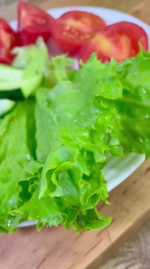 Sebze, yeşillik, marul, domates, salatalık, vitamin, vegan, botanik, sağlık, tabak, lezzetli, öğle yemeği, kahvaltı.