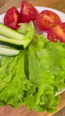 Sebze, yeşillik, marul, domates, salatalık, vitamin, vegan, botanik, sağlık, tabak, lezzetli, öğle yemeği, kahvaltı.