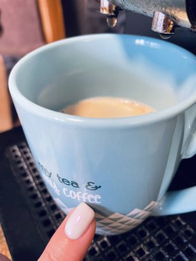 Kahve, fincan, el, tırnak, manikür, sabah, lezzetli, aşk, hayat, ilham, neşe, aroma, dinlenme, duraklama, içki, mutfak, masa, evde