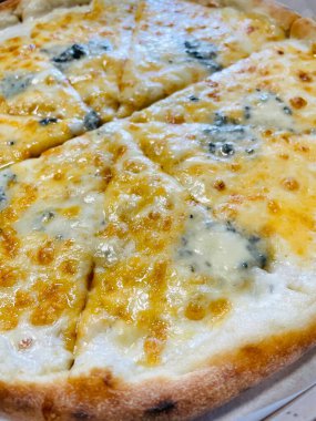 Pizza, pasta, fırın, un, hamur, kalori, yemek, ürünler, yemek, lezzetli, iştah açıcı, peynir, domates, biber, evde, mutfakta, pizzacıda, kutu, yemek, öğle yemeği, aperatif, masa