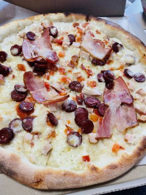 Pizza, pasta, fırın, un, hamur, kalori, yemek, ürünler, yemek, lezzetli, iştah açıcı, peynir, domates, biber, evde, mutfakta, pizzacıda, kutu, yemek, öğle yemeği, aperatif, masa