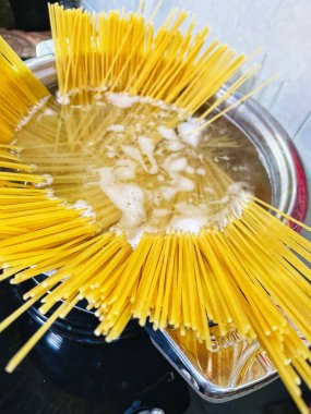 Boynuzlar, makarna, makarna, makarna, spagetti, aşçı, kahvaltı, öğle yemeği, un, aşçı, masa, kalori, yemek, mutfak, lezzetli