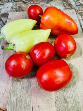 Domates, domates, biber, masa, tahta, mutfak, aşçı, kırmızı, vitamin, sebze, vegan, organik, taze