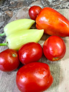 Domates, domates, biber, masa, tahta, mutfak, aşçı, kırmızı, vitamin, sebze, vegan, organik, taze